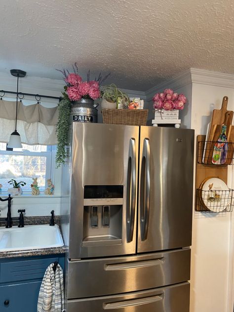 Top Of Fridge Decor Ideas Modern, Decor Above Refrigerator Ideas, Decorate Top Of Fridge, Decorate Top Of Refrigerator, Above Refrigerator Ideas, Above Fridge Decor, Top Of Refrigerator Decor Ideas, Top Of Fridge Decor Ideas, Top Of Fridge Decor