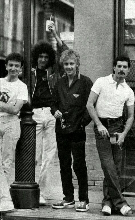 Rock Argentino, Freddy Mercury, Folk Rock, Queen Photos, Roger Taylor, We Will Rock You, Queen Freddie Mercury, John Deacon, Queen Band