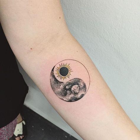 124                                                       …                                                                                                                                                                                 Mais Tattoo Sonne, Yin En Yang, Ying Yang Tattoo, Moon Sun Tattoo, Sun And Moon Tattoo, Yin Yang Tattoos, Moon Tattoo Designs, Forearm Tattoo Women, Sun Tattoos