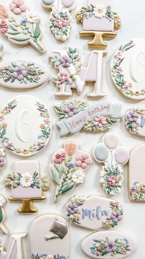 Garden Party Decorated Cookies, Baking Cookies Decorated, Petals And Prosecco Theme Cookies, Prom Brunch, Royal Icing Sugar Cookies, Wildflower Birthday Party, Icing Sugar Cookies, Tea Party Cookies, Floral Cookies