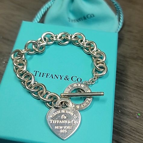 Tiffany Heart Bracelet With Toggle Clasp. Brand New. Diamond On The Heart. Pristine Condition. Tiffany Heart Bracelet, Tiffany Bracelet, Jewelry Tiffany, Tiffany Bracelets, Ar Accessories, Accessories Style, Tiffany Co Jewelry, Girly Jewelry, Blush Makeup