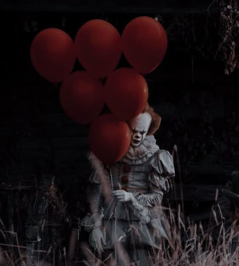 Pennywise Film, Horror Vibes, It Eso, Pennywise The Clown, Movie App, Clown Movie, Emo Pfp, Pennywise The Dancing Clown, Scary Movie Characters