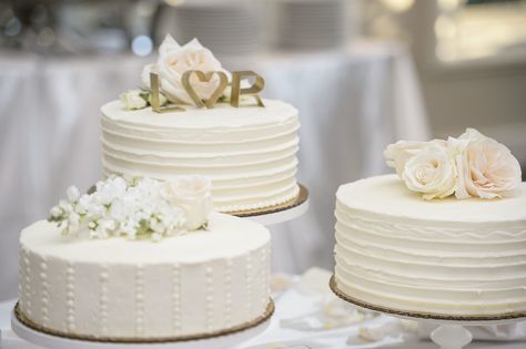 Wedding Cake 1 Layer, 1 Layer Wedding Cake, Maroon Wedding Cake, Wedding Cake Flowers Simple, Layer Wedding Cake, Wedding Finger Foods, Wedding Cake Prices, Maroon Wedding, Simple Wedding Cake