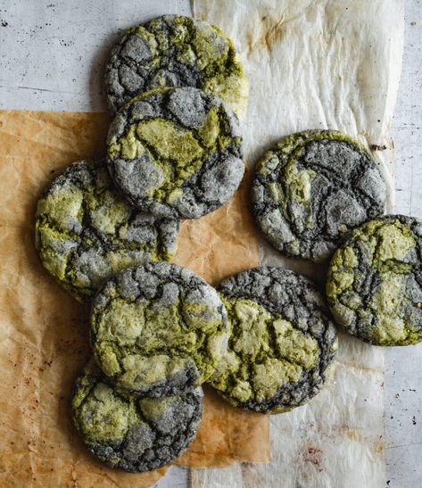 Experience the delightful taste of matcha with our mouthwatering matcha cookies recipe. These green tea-infused treats are simply irresistible! Matcha Cookies Recipe, Sesame Cookies, Matcha Cookies, Quick Easy Vegan, Black Sesame Seeds, Sesame Seed, Pumpkin Chocolate Chips, Black Sesame, Classic Cookies