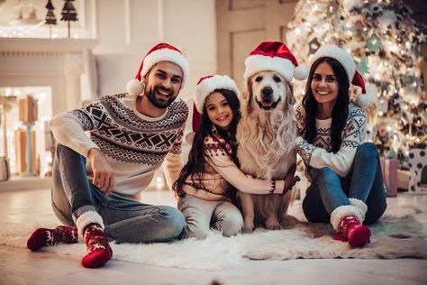 Christmas Family Photoshoot, Emma Bunton, Fun Christmas Cards, Holiday Portraits, Geri Halliwell, Photos With Dog, Family Christmas Pictures, Family Christmas Cards, Christmas Family Photos