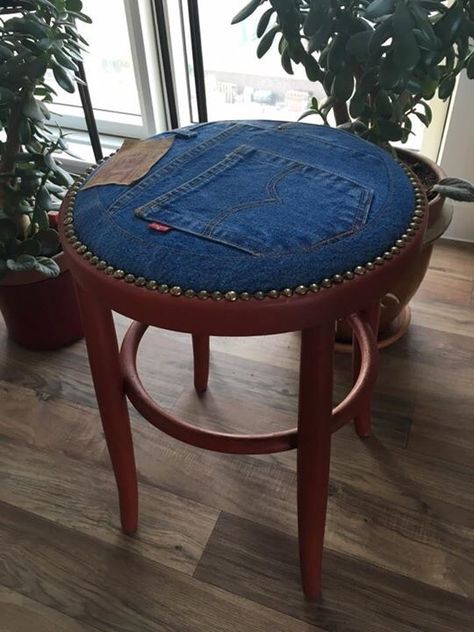 Denim Furniture Decorating Ideas, Jean Upholstered Chair, Vintage Upcycled Recycled Denim Bottoms, Furniture Refinishing Techniques, Denim Pouffe Old Jeans, Denim Footstool, Woodworking At Home, Upholstered Chairs Diy, Denim Furniture