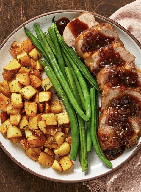 Easy pork recipe with roasted potatoes and green beans | More recipes on www.HelloFresh.com Fig Pork, Easy Pork Recipe, Hellofresh Meals, Hello Fresh Dinners, Mom Meals, Pork Meals, Full Meals, Balsamic Pork, Rosemary Potatoes