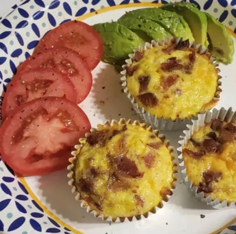 Wake up to these delicious Bird's Nest Breakfast Cups! Crispy hash brown nests filled with eggs, bacon, and cheese – perfect for brunch! 🍳🥓 #Ingredients: - 2 cups frozen shredded hash browns, thawed - 1/4 cup melted butter - Salt and pepper to taste - 8 large eggs - 8 strips bacon, cooked and crumbled - 1/2 cup shredded cheddar cheese - Fresh chives, chopped for garnish #Directions: 1. Preheat your oven to 400°F (200°C). Grease a muffin tin well. 2. In a bowl, mix the thawed hash b... Shredded Hash Browns, Crispy Hashbrowns, Breakfast Cups, Muffin Tin, Fresh Chives, Melted Butter, Cheddar Cheese, Cheddar, Bacon