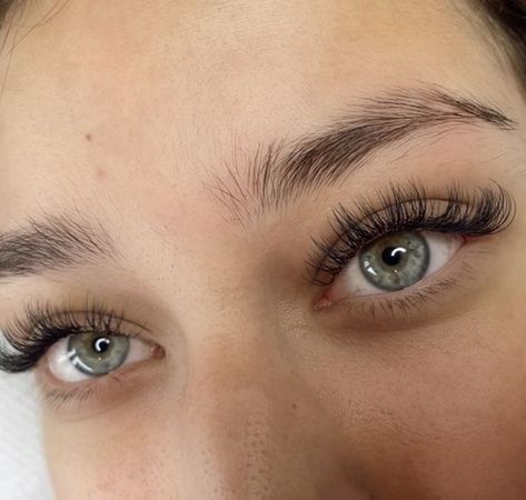 https://sites.google.com/view/schonheitsgeheimnisse-blog/top/?-lash-extensions Natural Fake Eyelashes, Lash Extentions, Lashes Fake Eyelashes, Wispy Eyelashes, Eyelash Extensions Styles, Lash Extensions Styles, Perfect Eyelashes, Natural Eyelash Extensions, Pretty Lashes