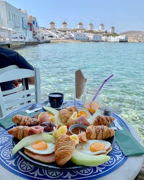 Amsterdam Breakfast, Breakfast On The Beach, London Breakfast, Paris Breakfast, Turkey Breakfast, Good Morning Breakfast, Brunch Table, Mykonos Greece, Health Dinner Recipes