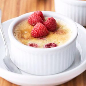 Raspberry Creme Brulee Raspberry Creme Brulee, Raspberry Recipes Dessert, Raspberry Desserts, Creme Brulee Recipe, Brulee Recipe, Raspberry Recipes, Berry Dessert, French Desserts, Lemon Raspberry