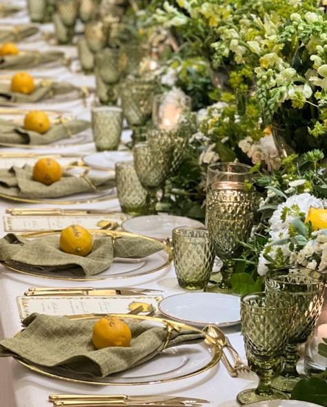 Lemon Tablescape, Olive Decor, Sorrento Wedding, Dinner Party Table Settings, Olive Green Weddings, Dinner Party Table, Party Table Settings, Candlelit Dinner, Tuscan Wedding