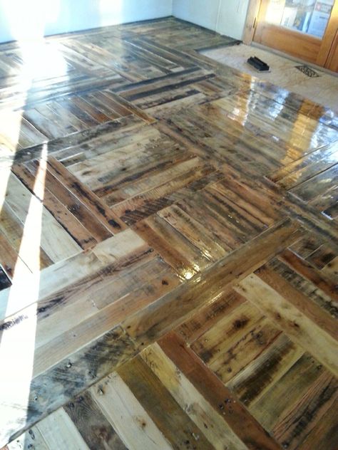 Pallet board floor, amazing! Wood Pallet Flooring, Pallet Flooring, Pallet Floors, Kitchen Floors, Pallet Boards, Diy Flooring, Flooring Ideas, Remodeling Ideas, Shop Ideas