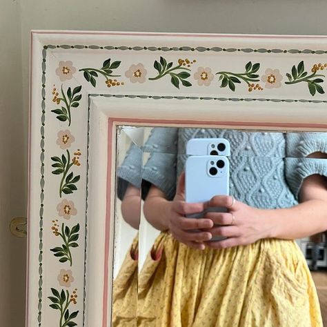 Florence Sweryda on Instagram: "Final job of a busy few months. Huge mirror!" Painted Bathroom Mirror Frame, Floral Painted Mirror, Mirror Painted Frame, Painted Mirror Frame Aesthetic, Diy Painted Mirror Frame Ideas, Unique Frame Ideas, Painted Designs On Wall, Diy Painted Mirror Frame, Painted Mirror Frame Ideas