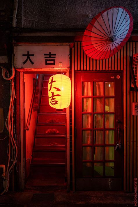 Tokyo Street Photography, Red Lamp, Red Lotus, London Night, The Human Mind, Tokyo Street, Interesting Buildings, Japan Aesthetic, Scene Art