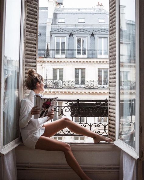 Paris Instagram Pictures, Girl In Paris, Summer Abroad, Paris Vibes, Paris Girl, Paris Summer, Parisian Life, Paris Pictures, Europe Photos