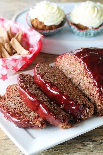 A fun and tasty April Fool's Day Dinner Idea where nothing is quite as it seems. Meatloaf cupcakes, apple fries, and Cocoa Krispies mock meatloaf. April Fools Dinner, Dessert Imposters, April Fools Food, Fool Recipe, Apple Fries, Food Pranks, Meatloaf Cupcakes, Cocoa Krispies, Stay At Home Chef