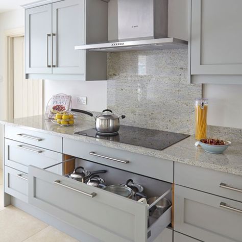 Grey kitchen with marble splashback | Kitchen decorating | Beautiful Kitchens | Housetohome.co.uk Marble Splashback Kitchen, Marble Splashback, Grey Splashback, Traditional Kitchen Decor, Splashback Ideas, Splashback Kitchen, Kitchen Grey, Серая Кухня, Grey Kitchen Designs