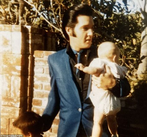 Elvis Presley Facts, Las Vegas Dress, Unseen Images, Young Elvis, Palomino Horse, Baby Daughter, Elvis Presley Pictures, Elvis And Priscilla, Elvis Presley Photos