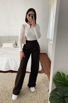 Brown Trousers Outfit Women, Winter Outfits Cold Freezing, Cold Winter Outfits Aesthetic, Outfits Aesthetic Winter, Cold Winter Outfits, Aesthetic Winter Outfits, Winter Outfits 2024, Winter Outfits Blackgirl, Outfit Ideas Winter