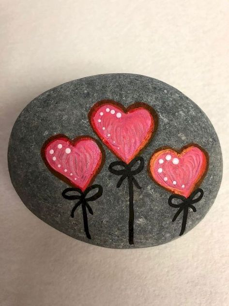 Day Ideas, Valentines Day Ideas, Art Pierre, Painted Rocks Craft, Painted Rocks Diy, Rock Painting Ideas Easy, Rock Painting Patterns, Paint Rock, Rock Painting Designs