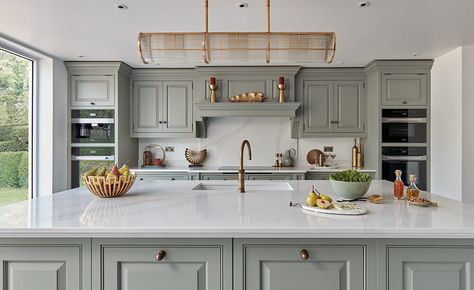 2024 Kitchen Trend Spotlight - Insights from Our Experts Tom Howley Kitchens, Light Green Kitchen, Tom Howley, Green Kitchen Designs, Black Modern Kitchen, Cosy Kitchen, Natural Stone Flooring, Kitchen Design Inspiration, Modern Appliances