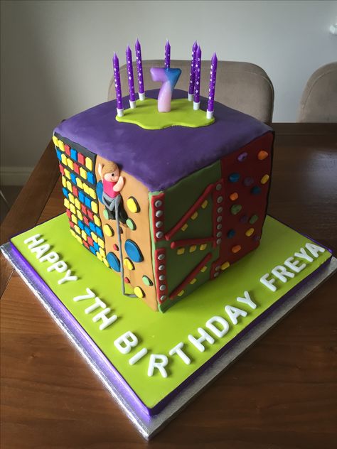 Clip N Climb Cake, Climbing Party Ideas, Climbing Cake Ideas, Climbing Wall Cake Ideas, Climbing Wall Birthday Cake, Climbing Wall Cake, Rock Climbing Cake, Childrens Party Food, Rock Climbing Party