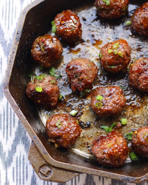 If you’re looking for a fun and spicy twist to liven up meatballs; then look no further. These Jamaican Jerk Meatballs are great for feeding a hungry family for dinner, and have the perfect amount of heat and sweet that will liven up your taste buds for sure! Jamaican Jerk Meatballs, Jamaican Meatballs, Caribbean Meatballs, Jerk Meatballs Recipe, Jerk Meatballs, Jerk Beef, Meatballs Beef, Juicy Food, Batch Meals