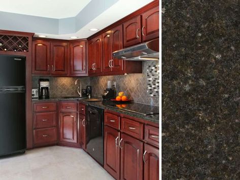 Kitchen Backslash, Cherry Wood Kitchen Cabinets, Red Kitchen Cabinets, Cherry Wood Kitchens, Cherry Wood Cabinets, Red Cabinets, Black Granite Countertops, Cherry Kitchen, Black Countertops