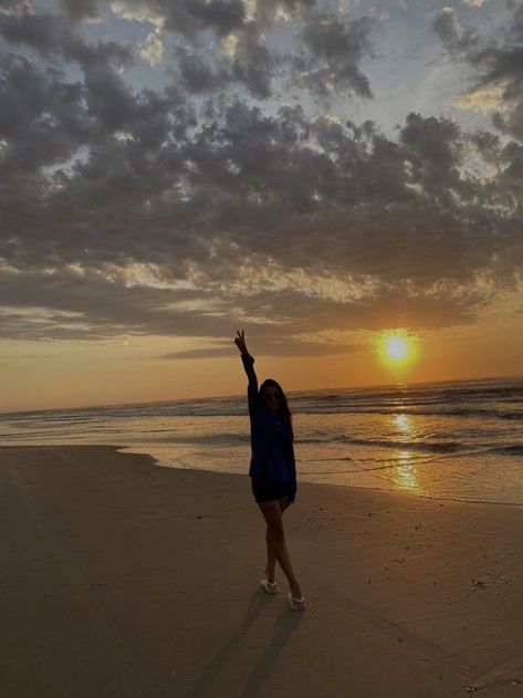 Alibaugh Beach, Sunrise Photography Beach, Sunrise Lamp, Beach Photo Inspiration, Beach Poses By Yourself Photo Ideas, Travel Pose, Funny Beach, Beach Instagram Pictures, Sunset Lamp