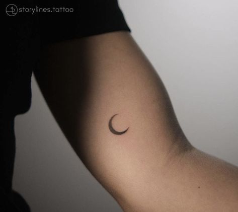 Fine Line Crescent Moon Tattoo, Moon Tatoos Woman, Waning Crescent Moon Tattoo, Moon Tattoo Men, Small Moon Tattoos, Full Moon Tattoo, Hidden Tattoos, Crescent Moon Tattoo, Cute Tats