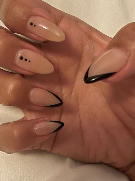 Black Dot Nail Design, Almond Nails Dot Design, Black Dots Nails, Nude Nails With Black Design, Black Dot Nails, Black Almond Nails, Dot Nail Designs, Dots Nails, Black Dots