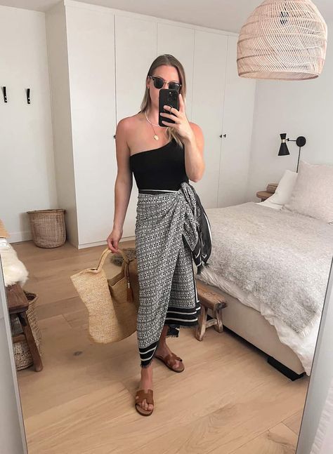 Cute Mexico Vacation Outfit Ideas & Tips On What To Wear! Puerto Vallarta Outfits What To Wear, Mexico Resort Outfits, Mexico Trip Outfits, Resort Outfits, Mexico Vacation Outfits, Tank Top Swimsuit, Cute Travel Outfits, Mexican Beach, Vacation Outfit Ideas