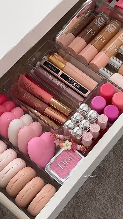 organize my makeup drawer with me🏹🤍✨ #makeup #makeuporganization #makeupshorts #asmrmakeup #preppy Check more at https://beautyfashionideas.com/makeup/organize-my-makeup-drawer-with-me%f0%9f%8f%b9%f0%9f%a4%8d%e2%9c%a8-makeup-makeuporganization-makeupshorts-asmrmakeup-preppy/ Make Up Drawer Organisation, Organized Makeup Drawer, How To Organize Your Makeup, Makeup Set Up, Organize Skincare, Vanity Organization Ideas, Organize My Makeup, Rangement Makeup, Makeup Beauty Room