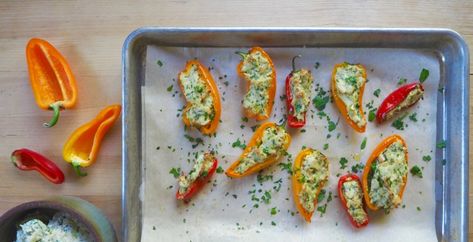 Lunchbox peppers may be mini, but they're not too small to stuff Lunchbox Peppers, Healthy Snack Packs, Super Healthy Snacks, Power Snacks, Pepper Recipes, Csa Recipes, Leftover Rotisserie Chicken, Cook Chicken Breast, Light Dinner