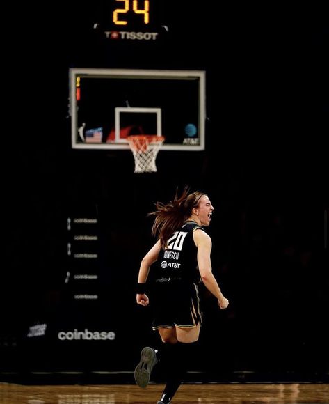 Sabrina Ionescu Wallpaper, Sabrina Basketball, Basketball Team Pictures, Basketball Things, Sabrina Ionescu, New York Liberty, Atheist Quotes, Basketball Photos, Fashion Drawing Sketches