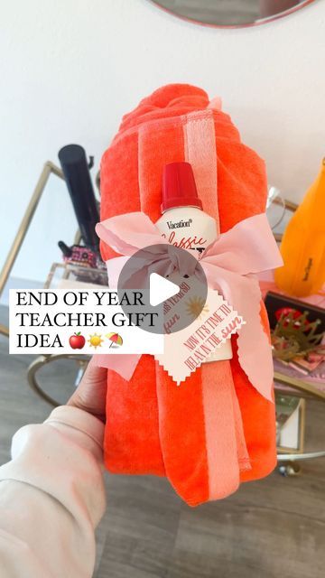 Shelby Parks on Instagram: "What’s your favorite end-of-year gift?   This end-of-year teacher gift is the perfect summer send off gift to thank teachers for the year!  There’s nothing I love more than a super thick pool towel & an upgraded necessity (aka boujee sunscreen I would never buy for myself but love gifting as a gift!)  *Comment SUN for my favorite summer towels I found + everything else I used to put this gift together ☀️  #diy #teacherappreciationweek #teacherappreciation #endofyear #endofyeargifts #summergift #summergifts #targetfinds #teachersofig #teachergifts #howto #giftideas #roommom #diygifts #giftideasforher" Teacher Gifts End Of Year, Summer Towel, Room Mom, Pool Towel, Summer Gifts, Teacher Appreciation Week, Love More, Summer Gift, Pool Towels