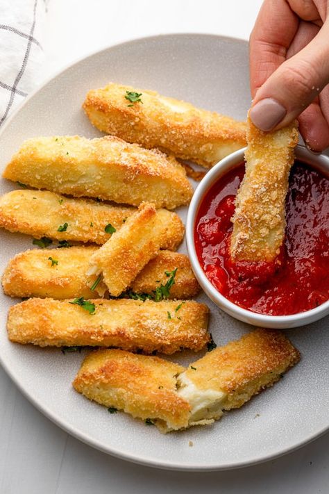 Healthy Ramadan Recipes, Baked Halloumi, Halloumi Fries, Middle Eastern Style, Mozzarella Sticks, Fries Recipe, Lebanese Recipes, Ramadan Recipes, Great Appetizers