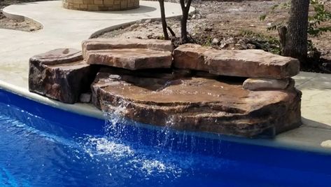 Diy Pool Waterfall, Pool Rock Waterfall, Vinyl Pools Inground, Pool Waterfalls, Swimming Pool Waterfall, Backyard Spa, Diy Waterfall, Rectangle Pool, Rock Fountain