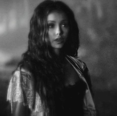 Poster Vampire Diaries, Katherine Pierce Vampire, Katherine Pierce Aesthetic, Pierce Aesthetic, Elena Gilbert Style, Xavier Samuel, Tvd Aesthetic, Katerina Petrova, Vampire Diaries Poster