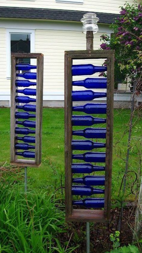 40 Amazing Wine Bottle Sculptures Ideas for Home Wine Bottle Trees, Wine Bottle Garden, Wine Bottle Wall, Unique Garden Art, Old Garden, Landscaping Simple, Bottle Tree, Bottle Garden, Glass Garden Art