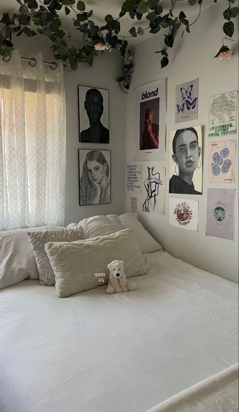 Girl Bedrooms Aesthetic, Teenage Room Aesthetic, Teenage Girl Bedrooms Aesthetic, Y2k Dorm Room, Adult Room Decor, Teenage Bedroom Ideas, Bedrooms Aesthetic, Bedroom Makeovers, Design Your Bedroom