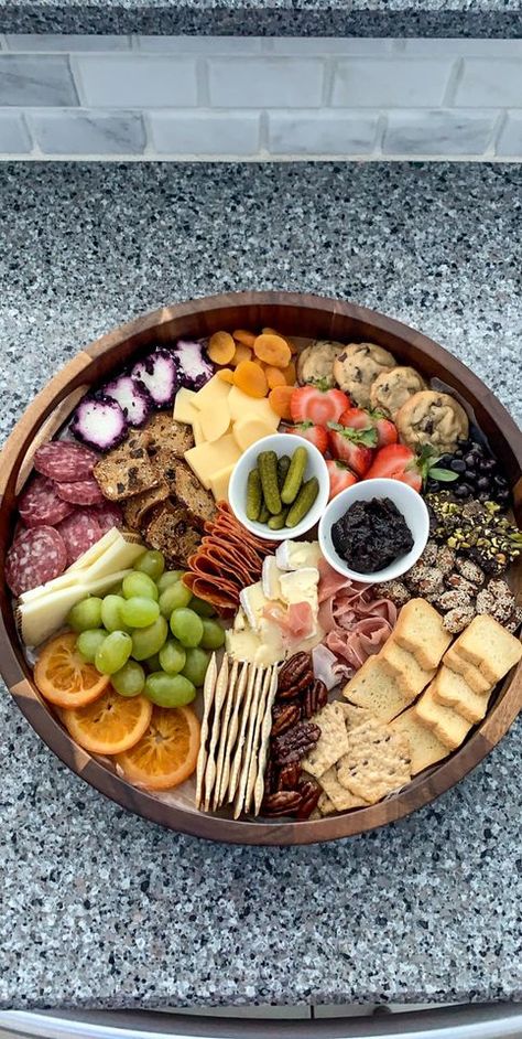 Charcuterie Round Board, Charcuterie Recipes, Charcuterie Boards, Charcuterie Board, Cobb Salad, Cheese Board, Salad, Cheese