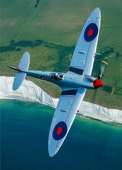 Spitfire Airplane, Ww2 Fighter Planes, Photo Avion, Wwii Fighter Planes, Wwii Fighters, Airplane Fighter, Vintage Planes, Wwii Plane, Supermarine Spitfire