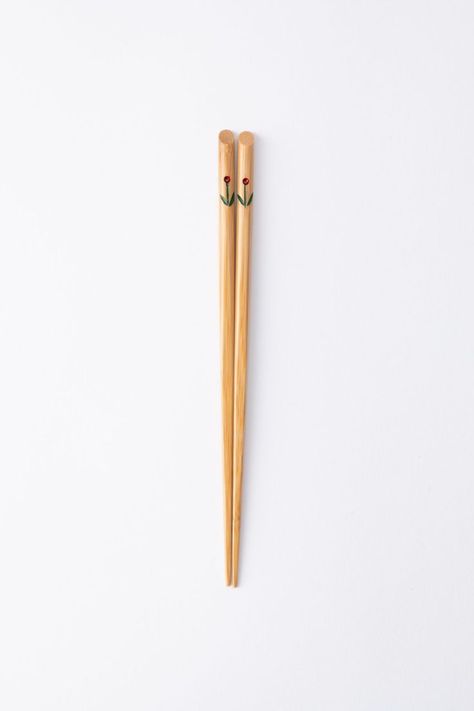 Unique Chopsticks, Single Flower Painting, Japanese Cutlery, Flower Japanese, Bamboo Chopsticks, Japanese Dinnerware, Japanese Table, Japanese Chopsticks, Wood Grain Pattern