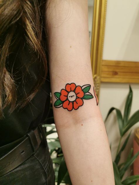 Smiley Flower Tattoo, Dopamine Tattoo, Smiley Face Tattoo, Traditional Style Tattoo, Girls Tattoo, Daisy Tattoo, Kawaii Tattoo, Style Tattoo, Face Tattoo