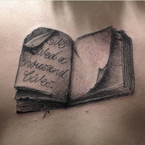 Closed Book Tattoo, Greyscale Tattoo, Book Quotes Tattoo, Books Tattoo, Back Tattoo Women Spine, Bookish Tattoos, Tattoos Infinity, Literary Tattoos, Geniale Tattoos