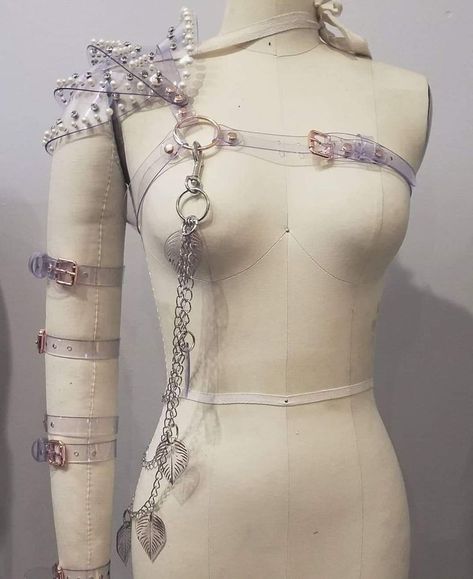 Asymmetrical Outfits, Clear Outfit, Pvc Harness, Pearl Harness, Dark Gothic Aesthetic, Hand On Shoulder, Fashion Harness, Shoulder Harness, Asymmetrical Style