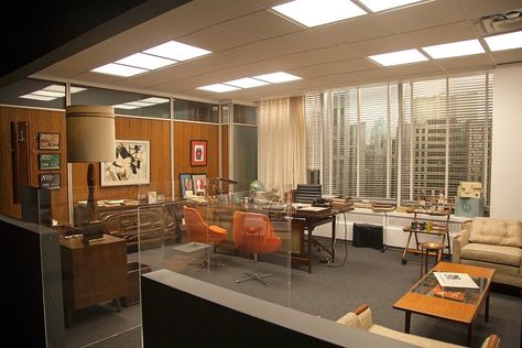 Mad Men Set Design, Mid Century Modern Office Decor, 60s Office, Mad Men Office, Ceo Office Design, Mcm Office, Mid Century Office, Mid Century Modern Office, Modern Office Decor