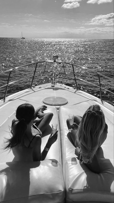 Jetski, Yatch Boat, Super Rich Kids, Luxury Aesthetic, Dream Lifestyle, Future Lifestyle, Summer Photos, Future Life, Endless Summer